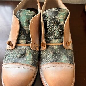 Women’s MABEL Freebird hand crafted leather shoes size 10